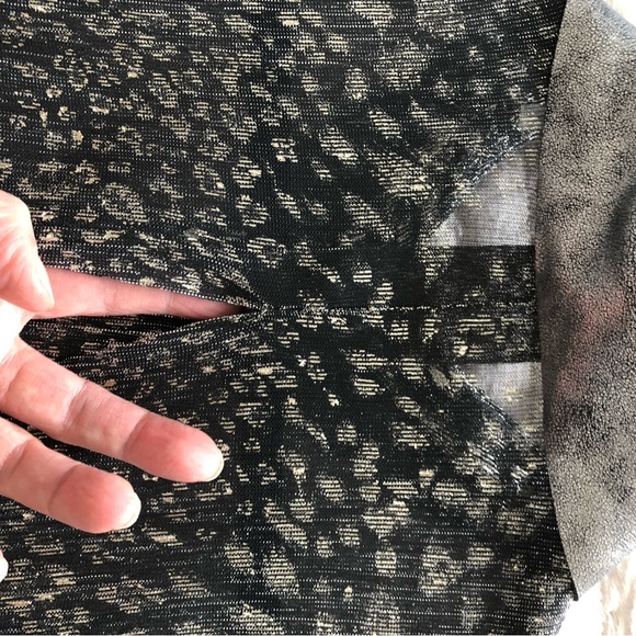 Gorgeous T Tahari sheer blouse with faux leather collar and cuffs. Sz L - Picture 6 of 9